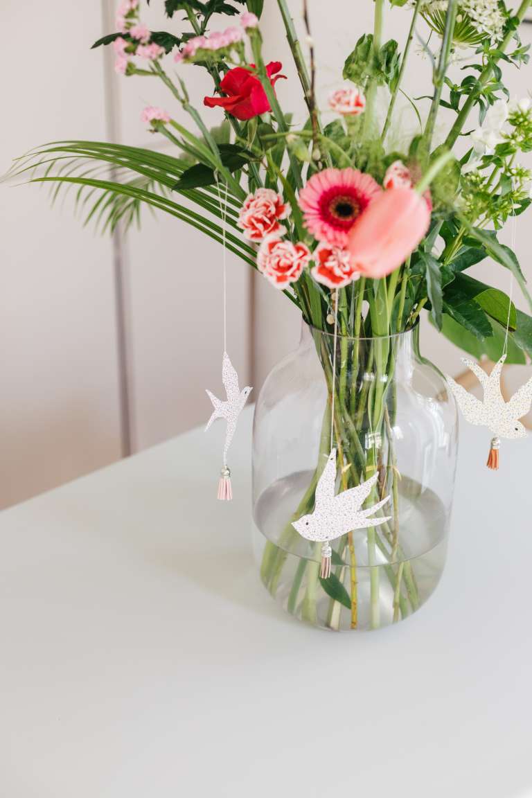 DIY Fruhlingsdeko osterdeko Schwalben Deko Papier bloomon Blumen liefern 5