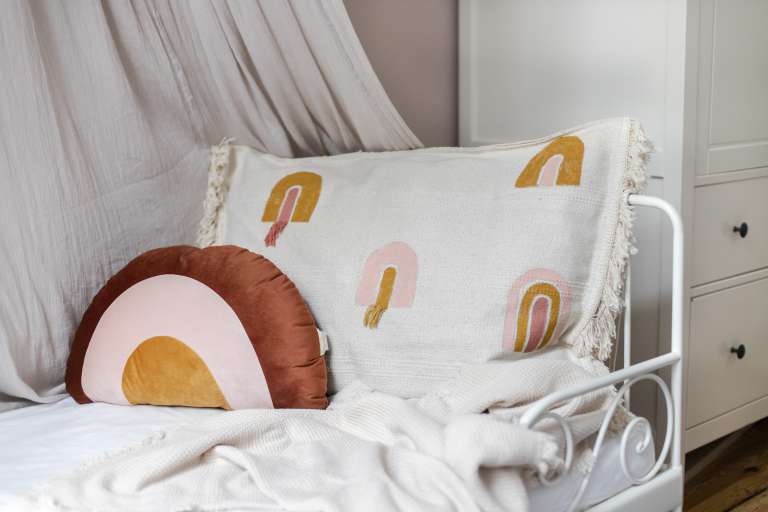 IKEA-Hack: DIY Boho Kissen mit Fransen aus Teppich selber machen - Lea am  MeerLea am Meer - Blog