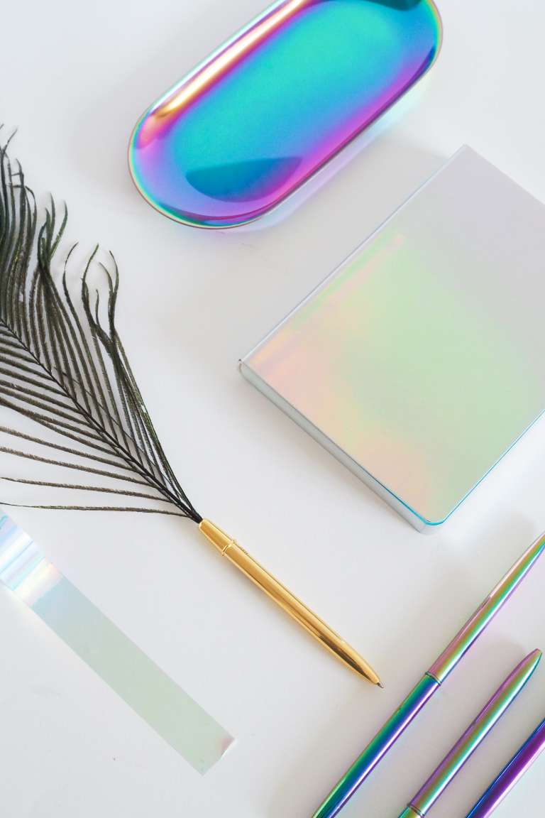 Trend Wohndeko In Hologramm Und Regenbogen Farben Irisierend Wohndeko Accessoires Kaufen Paulsvera 1 Von 3
